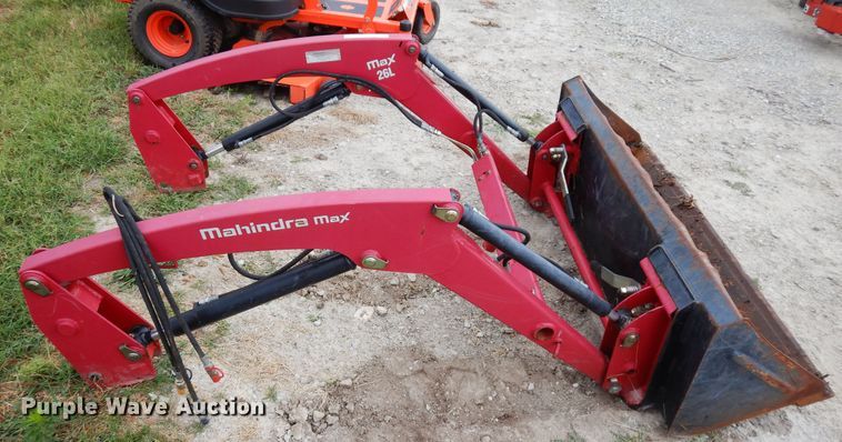 image for item GT9340 Mahindra Max 26L loader
