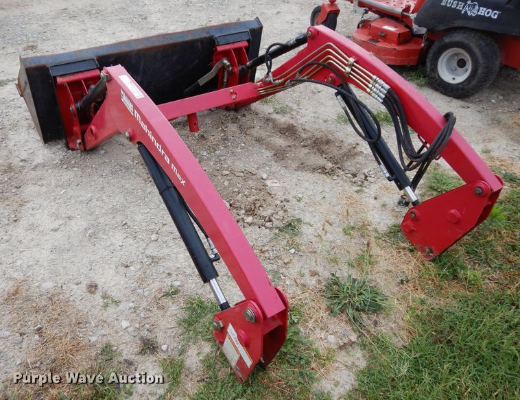 image for item GT9340 Mahindra Max 26L loader