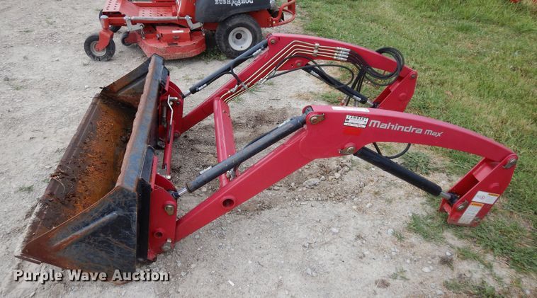 image for item GT9340 Mahindra Max 26L loader