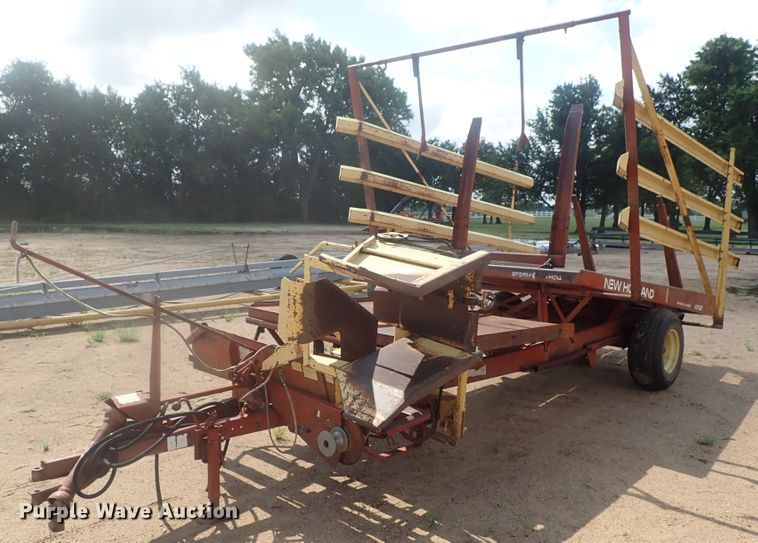 image for item GV9509 New Holland Stackliner 1002 bale stacker