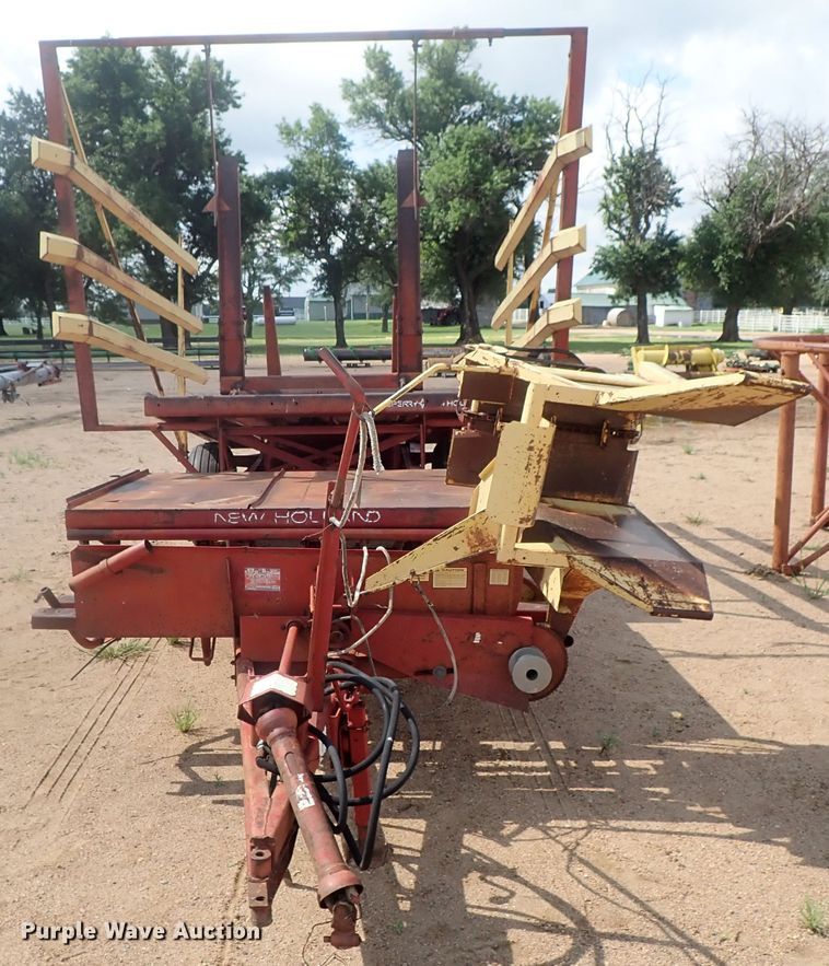 image for item GV9509 New Holland Stackliner 1002 bale stacker