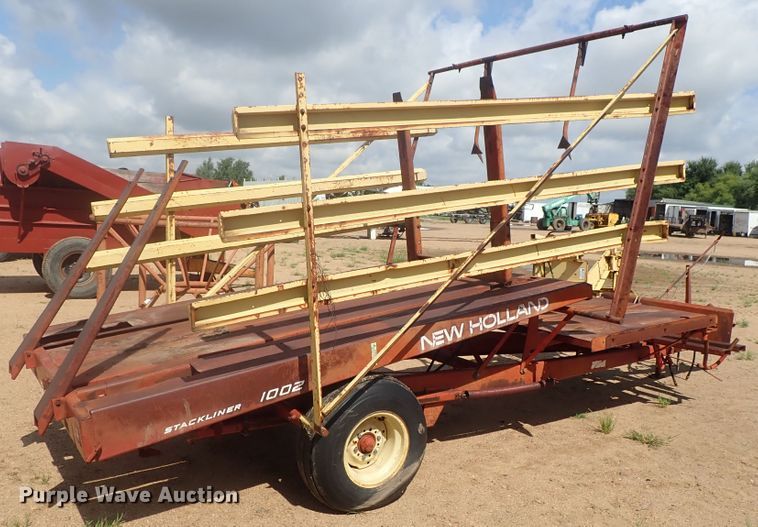 image for item GV9509 New Holland Stackliner 1002 bale stacker