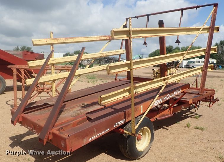 image for item GV9509 New Holland Stackliner 1002 bale stacker