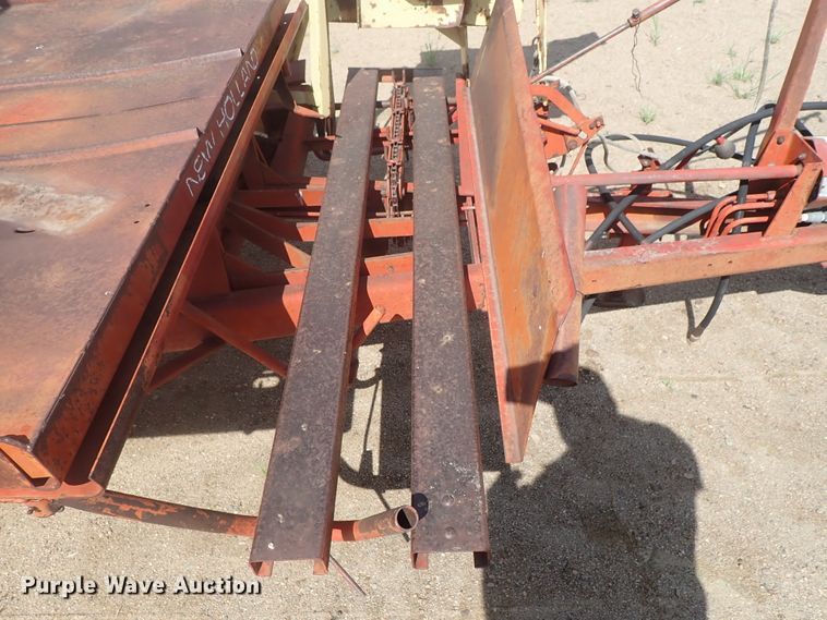 image for item GV9509 New Holland Stackliner 1002 bale stacker