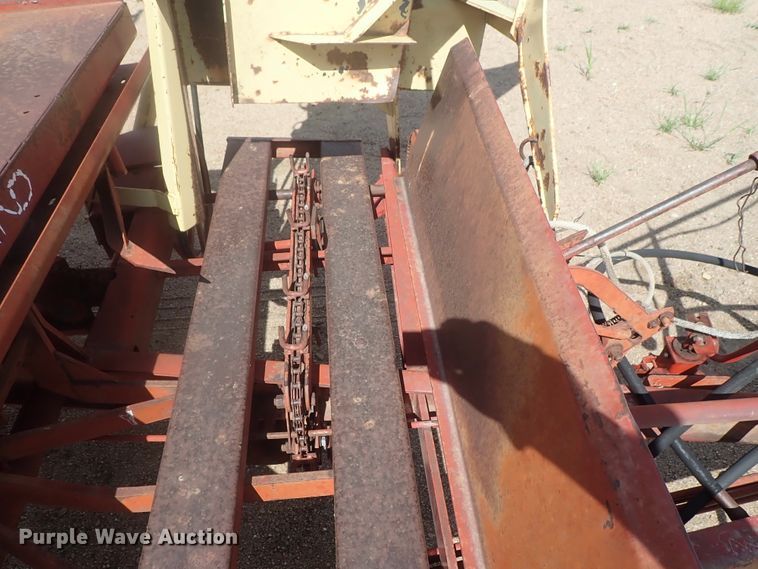 image for item GV9509 New Holland Stackliner 1002 bale stacker