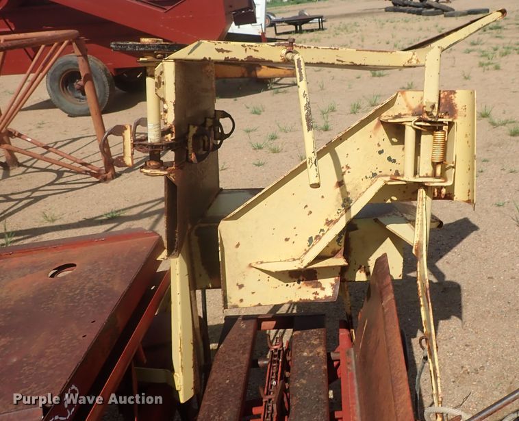 image for item GV9509 New Holland Stackliner 1002 bale stacker