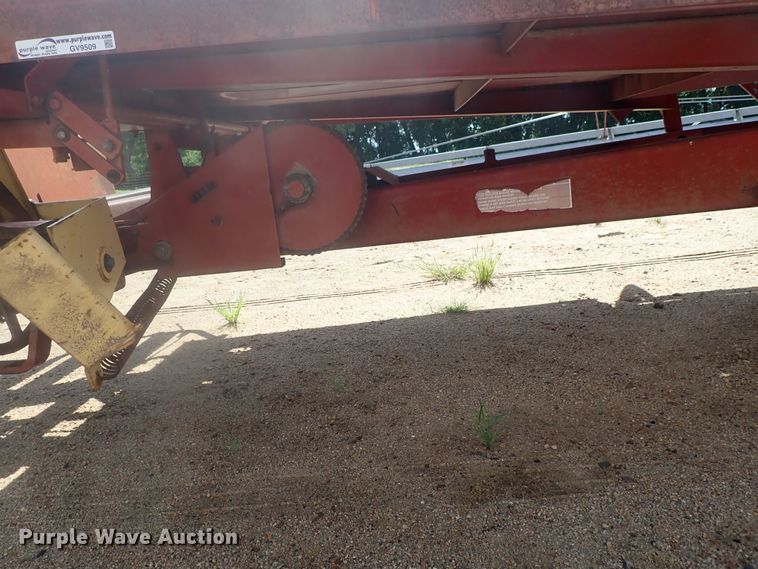 image for item GV9509 New Holland Stackliner 1002 bale stacker