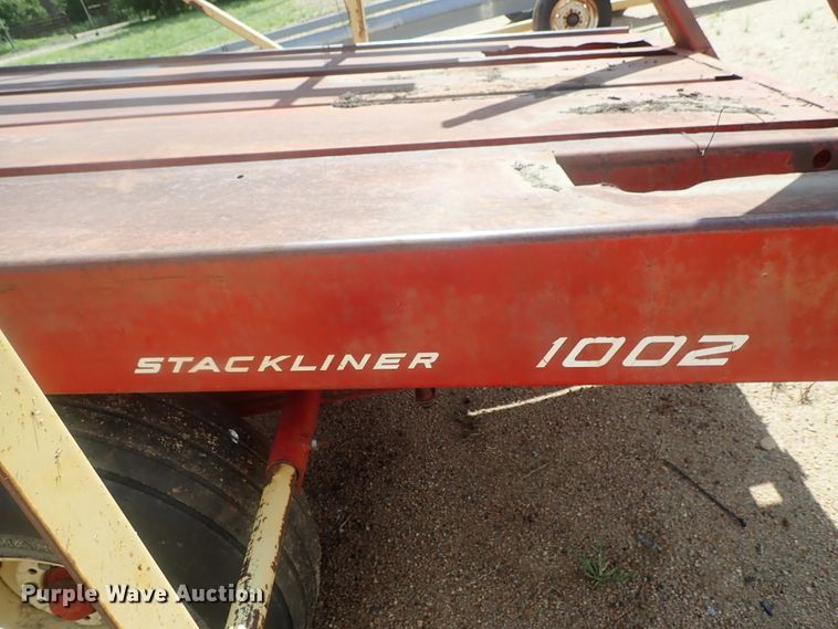 image for item GV9509 New Holland Stackliner 1002 bale stacker