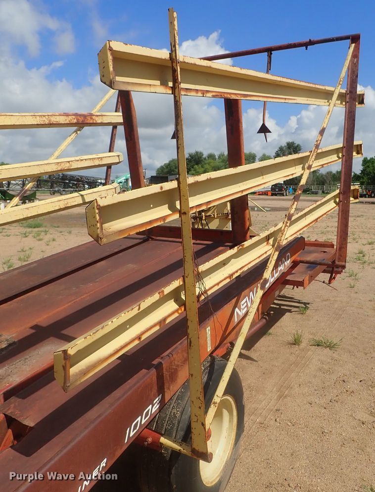 image for item GV9509 New Holland Stackliner 1002 bale stacker