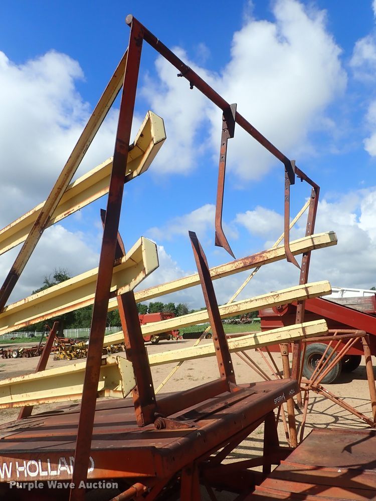 image for item GV9509 New Holland Stackliner 1002 bale stacker