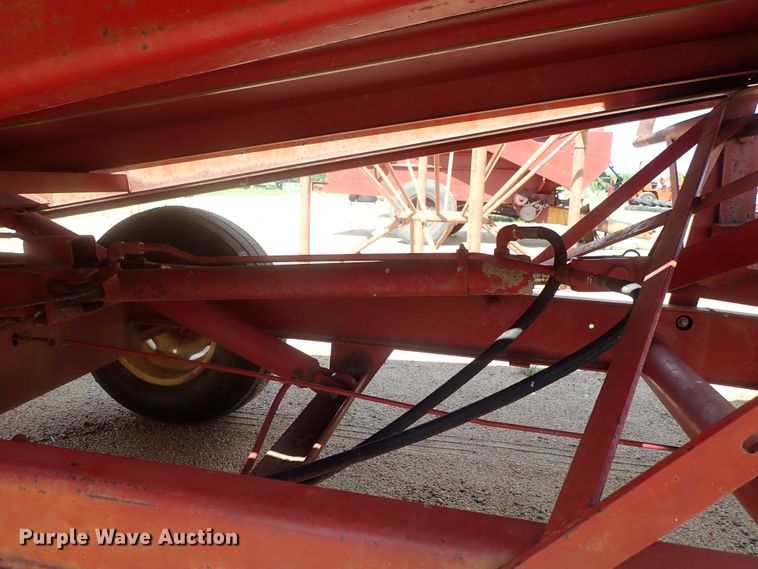 image for item GV9509 New Holland Stackliner 1002 bale stacker