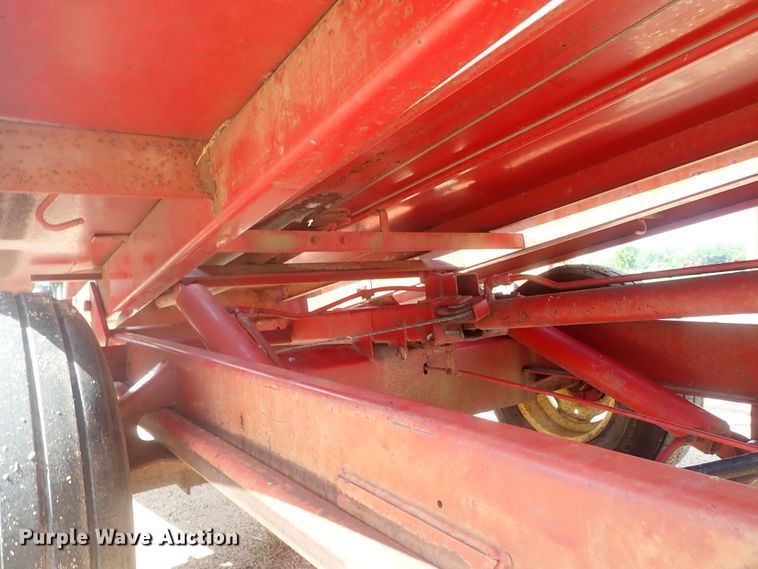 image for item GV9509 New Holland Stackliner 1002 bale stacker