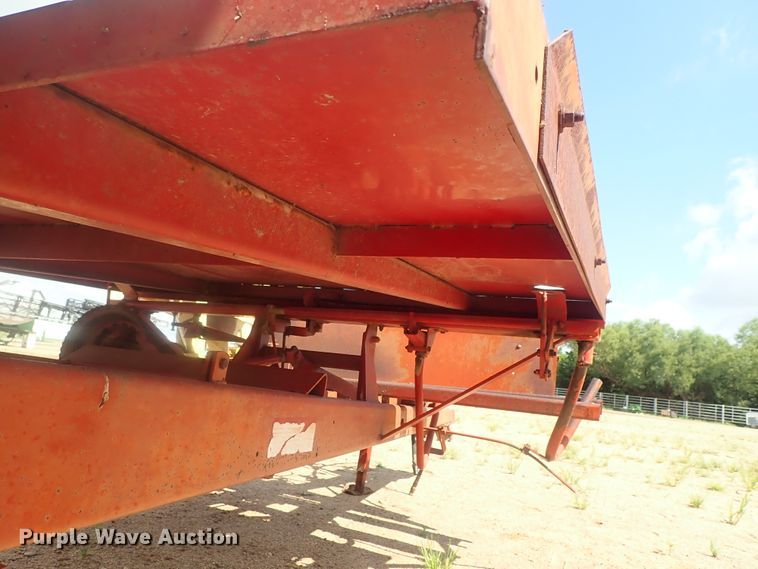 image for item GV9509 New Holland Stackliner 1002 bale stacker