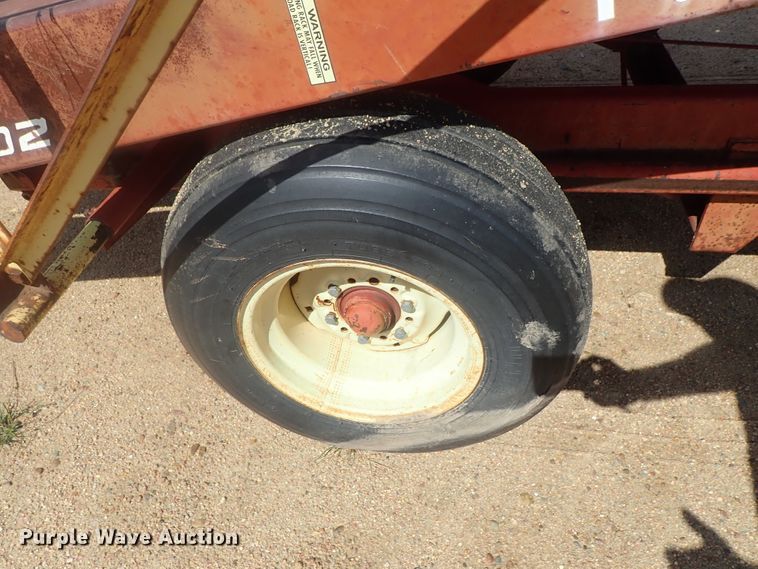 image for item GV9509 New Holland Stackliner 1002 bale stacker