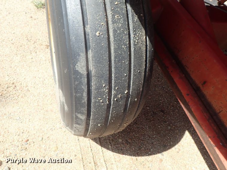 image for item GV9509 New Holland Stackliner 1002 bale stacker