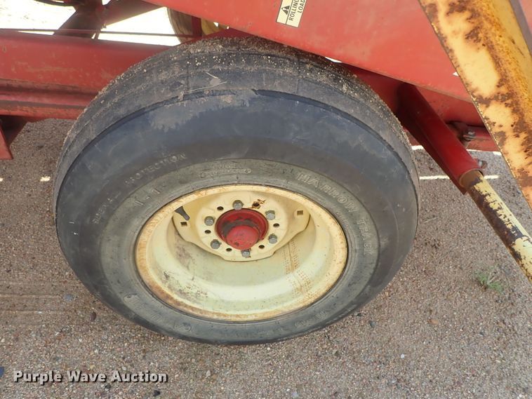 image for item GV9509 New Holland Stackliner 1002 bale stacker