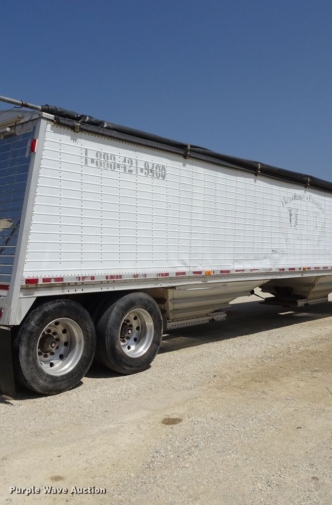 image for item HC9067 2007 Wilson DWH-551C double hopper bottom grain trailer
