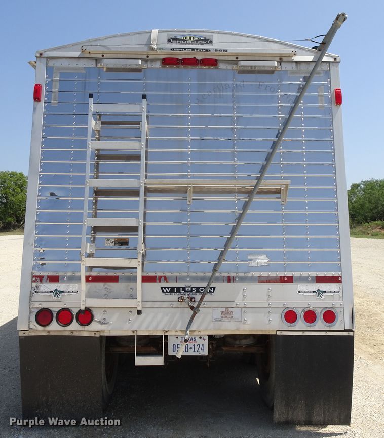 image for item HC9067 2007 Wilson DWH-551C double hopper bottom grain trailer