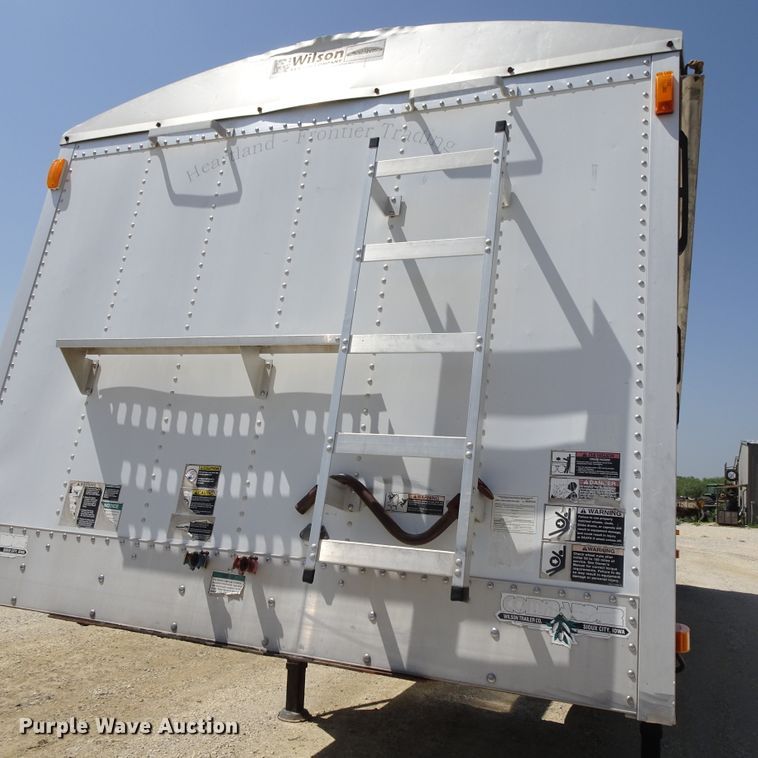 image for item HC9067 2007 Wilson DWH-551C double hopper bottom grain trailer