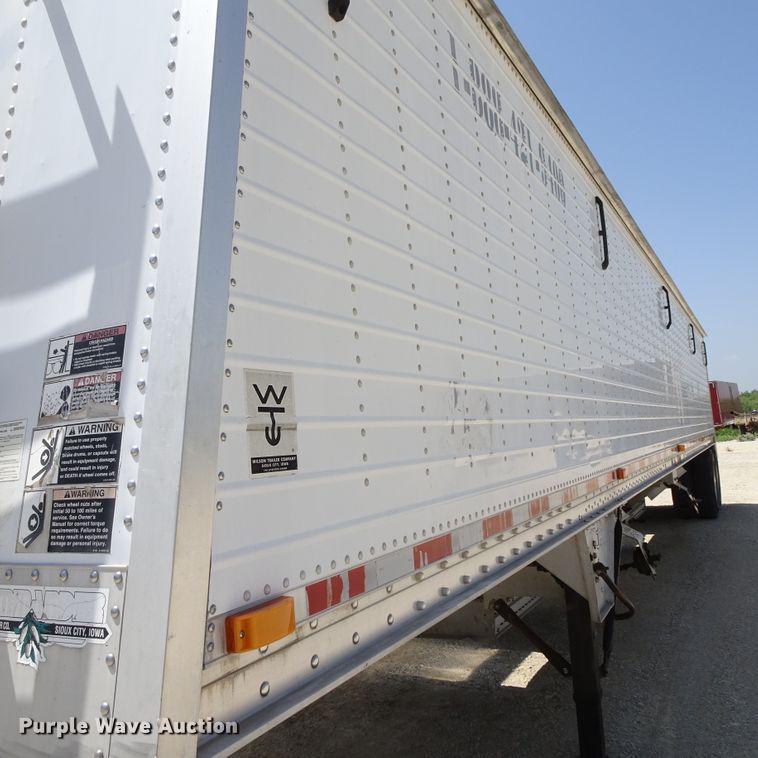 image for item HC9067 2007 Wilson DWH-551C double hopper bottom grain trailer
