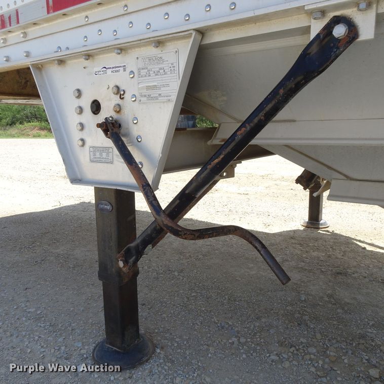 image for item HC9067 2007 Wilson DWH-551C double hopper bottom grain trailer