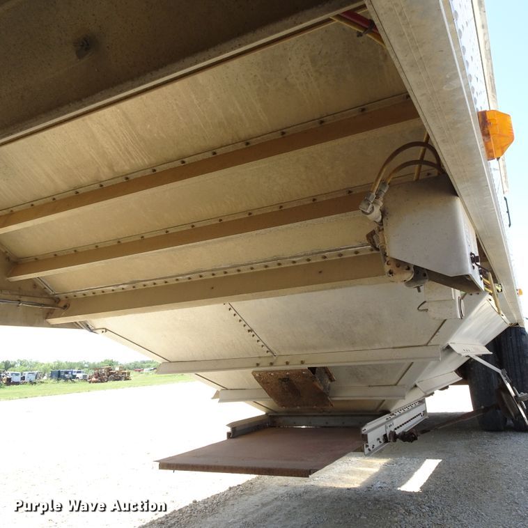 image for item HC9067 2007 Wilson DWH-551C double hopper bottom grain trailer