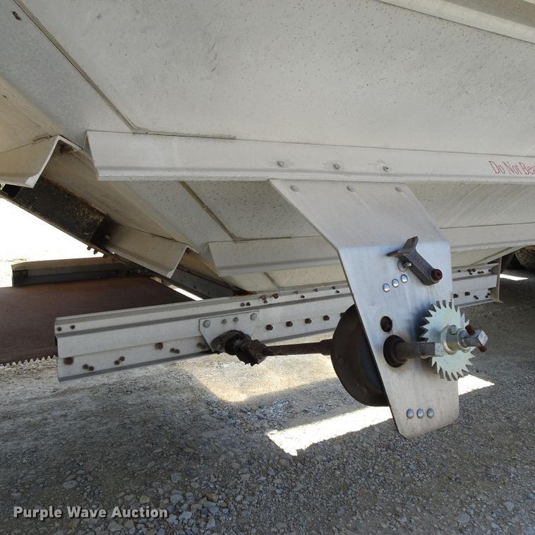 image for item HC9067 2007 Wilson DWH-551C double hopper bottom grain trailer