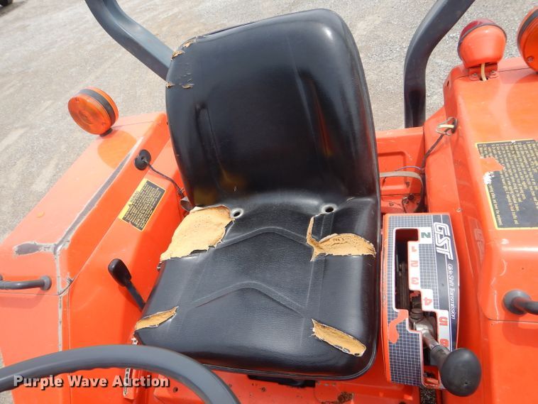 image for item HM9649 Kubota L2550D  MFWD tractor