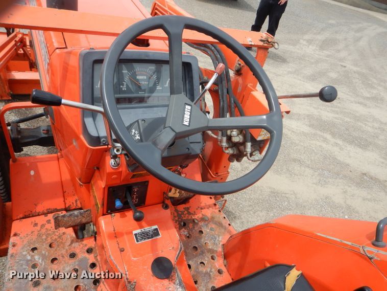 image for item HM9649 Kubota L2550D  MFWD tractor