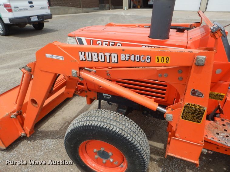image for item HM9649 Kubota L2550D  MFWD tractor