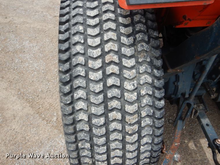 image for item HM9649 Kubota L2550D  MFWD tractor