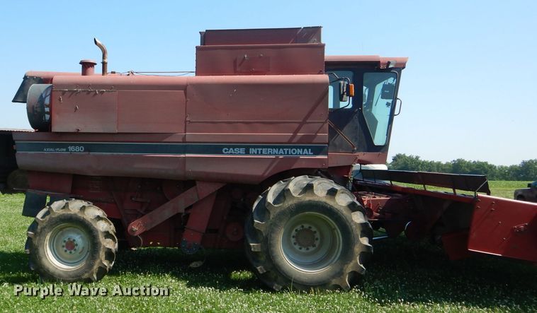 image for item HM9672 1991 Case IH 1680 Axial-Flow combine