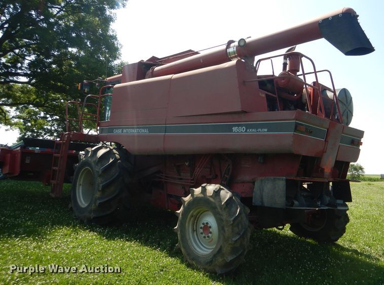 image for item HM9672 1991 Case IH 1680 Axial-Flow combine
