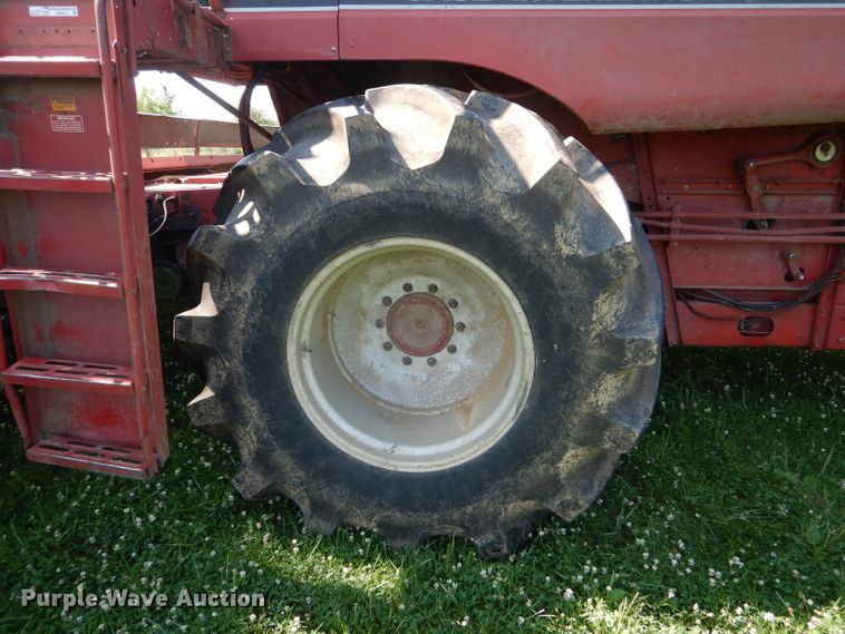 image for item HM9672 1991 Case IH 1680 Axial-Flow combine
