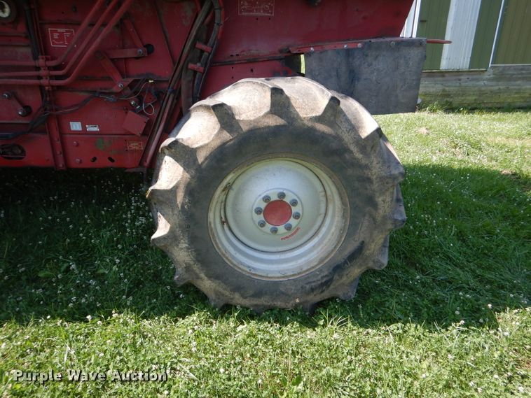 image for item HM9672 1991 Case IH 1680 Axial-Flow combine