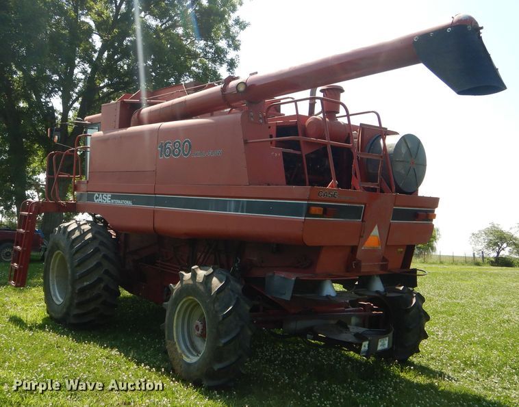 image for item HM9673 1987 Case IH 1680 Axial-Flow RWA combine