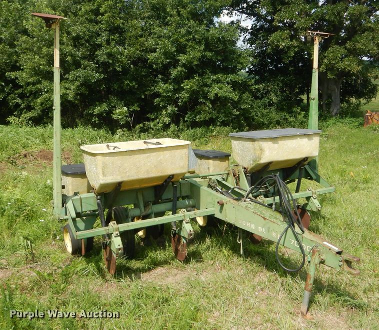 image for item HM9677 John Deere 7000 planter