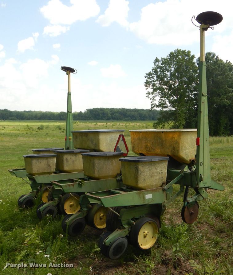 image for item HM9677 John Deere 7000 planter