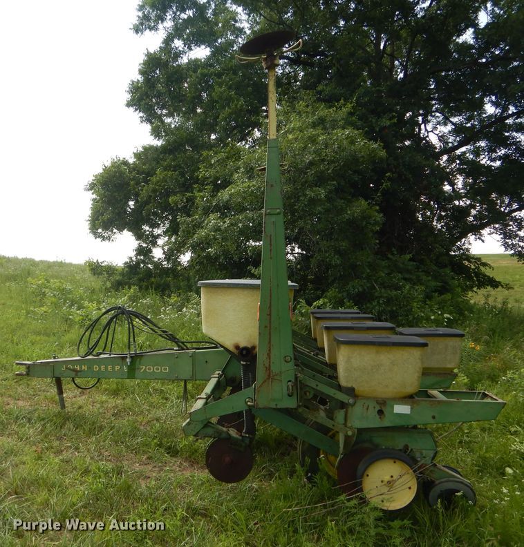 image for item HM9677 John Deere 7000 planter