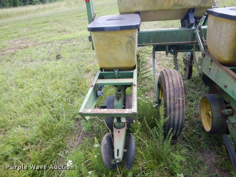 image for item HM9677 John Deere 7000 planter