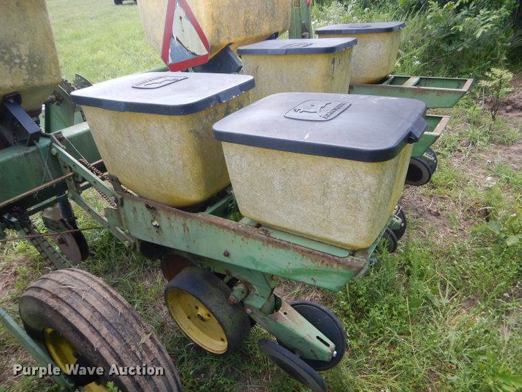 image for item HM9677 John Deere 7000 planter