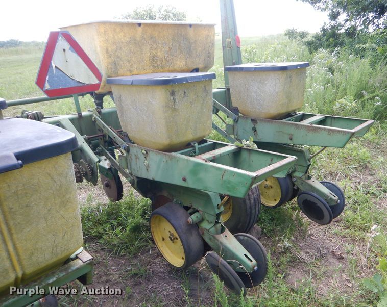 image for item HM9677 John Deere 7000 planter