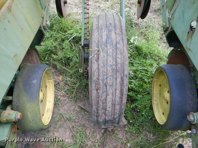 image for item HM9677 John Deere 7000 planter