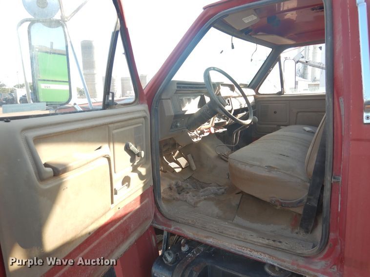 image for item HO9015 1990 Ford F70  fertilizer delivery truck