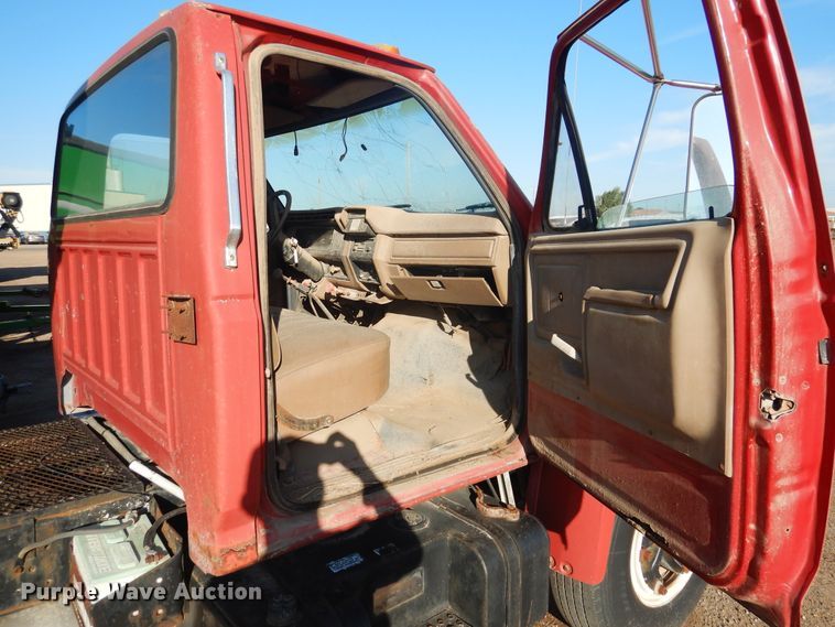 image for item HO9015 1990 Ford F70  fertilizer delivery truck