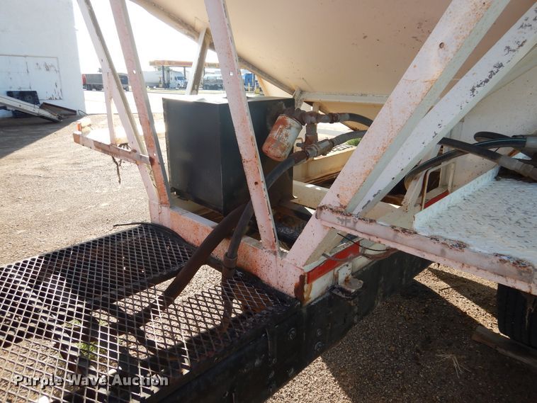 image for item HO9015 1990 Ford F70  fertilizer delivery truck