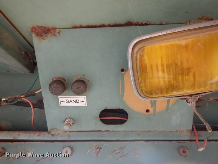 image for item HO9017 Whiting 5TM rail car mover