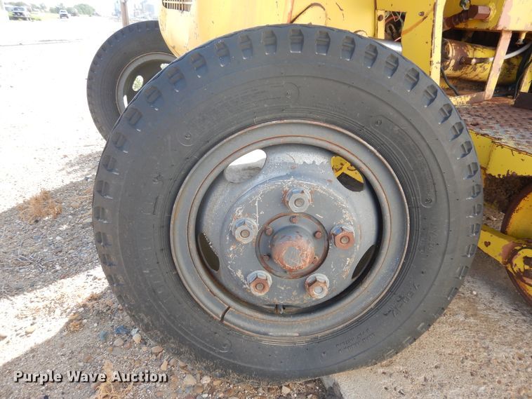 image for item HO9017 Whiting 5TM rail car mover