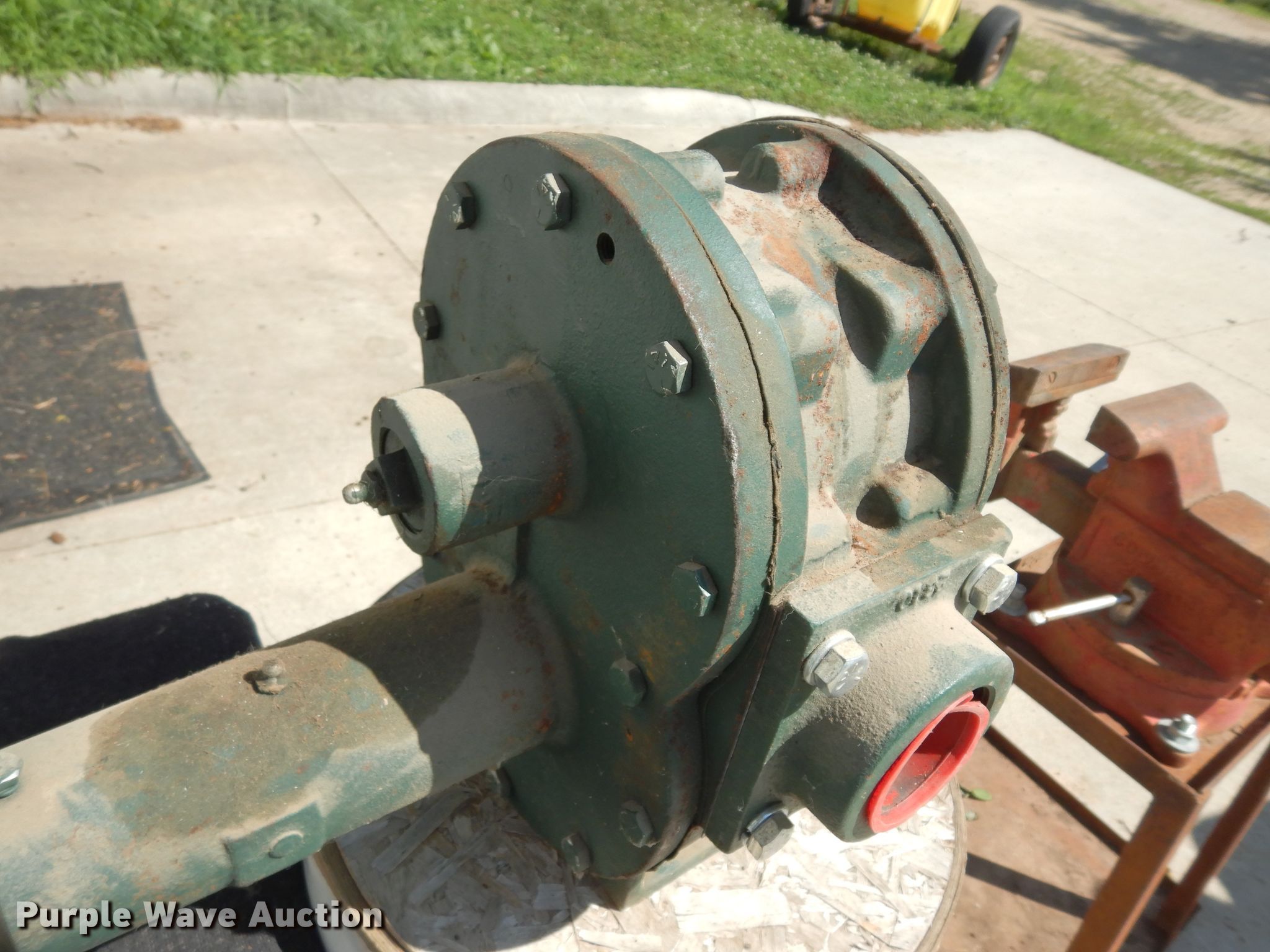 Bowie Industries Series 300 pump in Morrowville, KS Item HV9403 sold