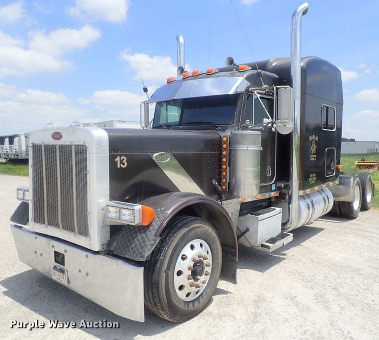 image for item DG2344 2001 Peterbilt 379  semi truck